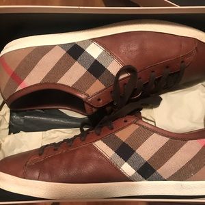 Sz 10/43 Leather and Vintage Check Low Top Sneaker